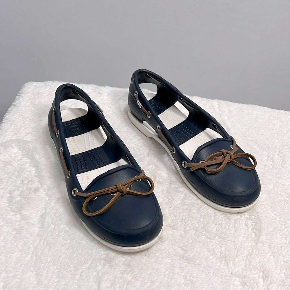 Crocs Beach Line Hybrid Boat Shoe Navy/White size 6
